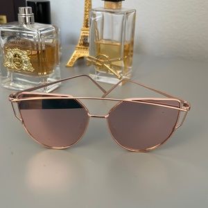 Stylish Sunglasses - rose gold/ pink metal - great deal!!
